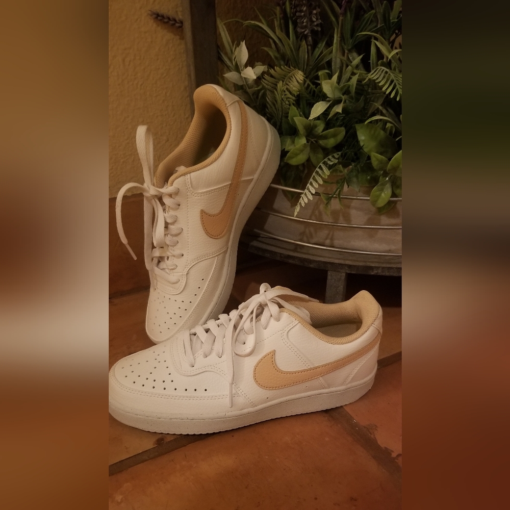 XX SOLD XX Womens nike 8.5